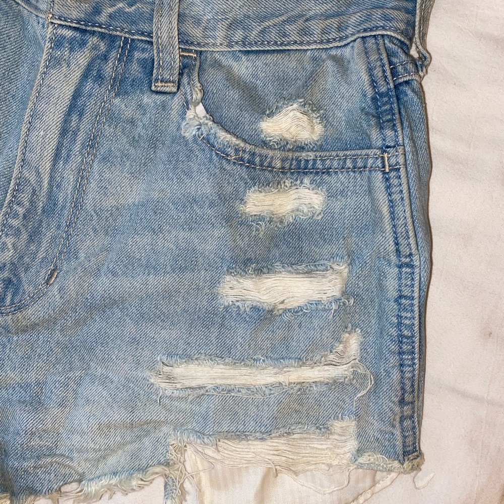SIZE 25 DENIM SHORTS WITH ROSE DETAIL - Picture 6 of 6